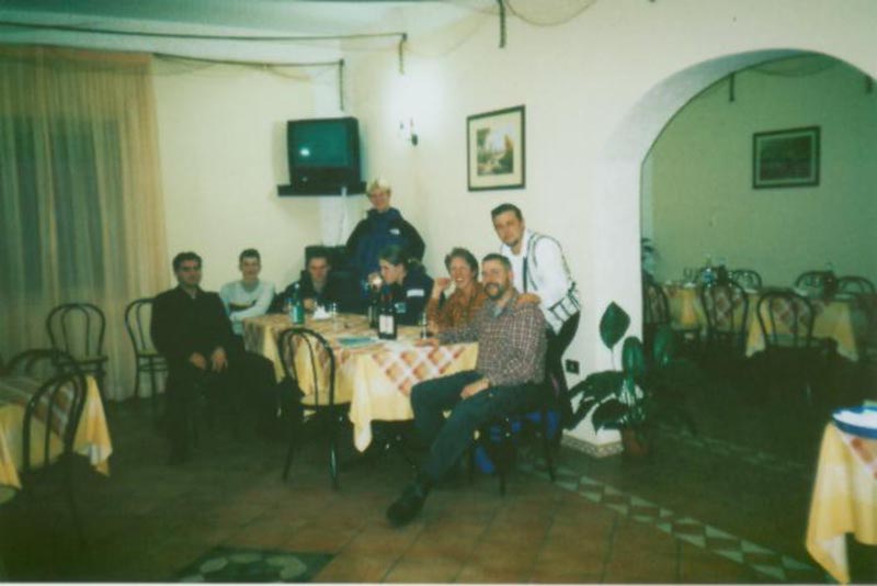 In der Pizzeria Blue Eyes im Ortskern von Stazione Pietrapaola