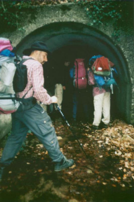 Schon wird`s abenteuerlich - am Tunnel kommen wir nicht vorbei