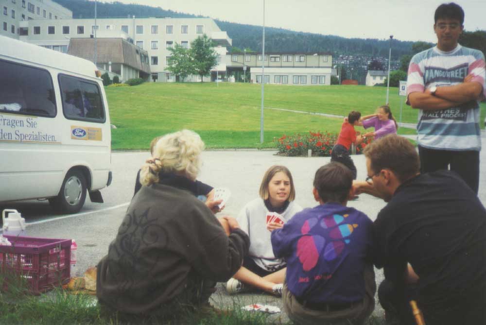 Banges Warten vor dem Krankenhaus von Molde