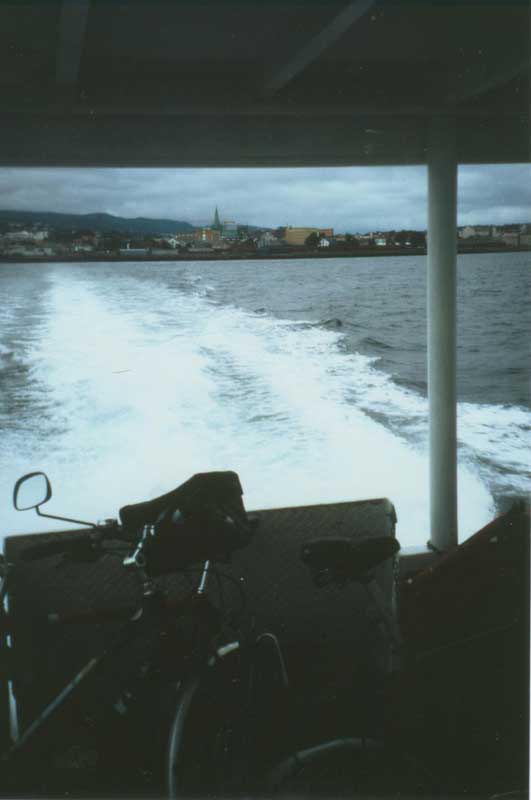 Von Trondheim geht es mit dem Schnellboot hinber nach Vanvikan