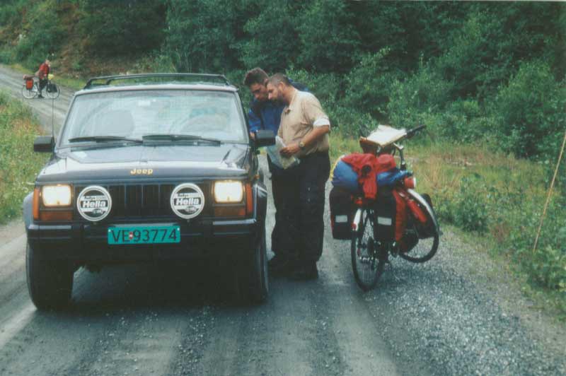 Wenn die Not am grten, ist die Rettung am nchsten - gut, da uns dieser freundliche Norweger auf den richtigen Weg brachte