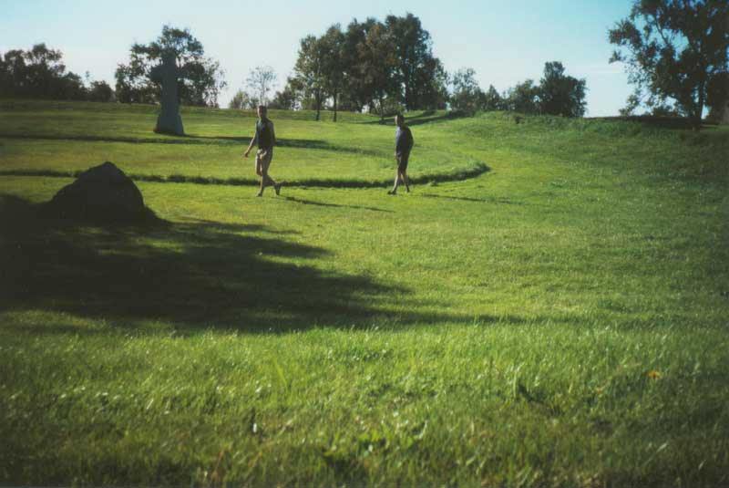 Auf dem Soldatenfriedhof bei Tjtta