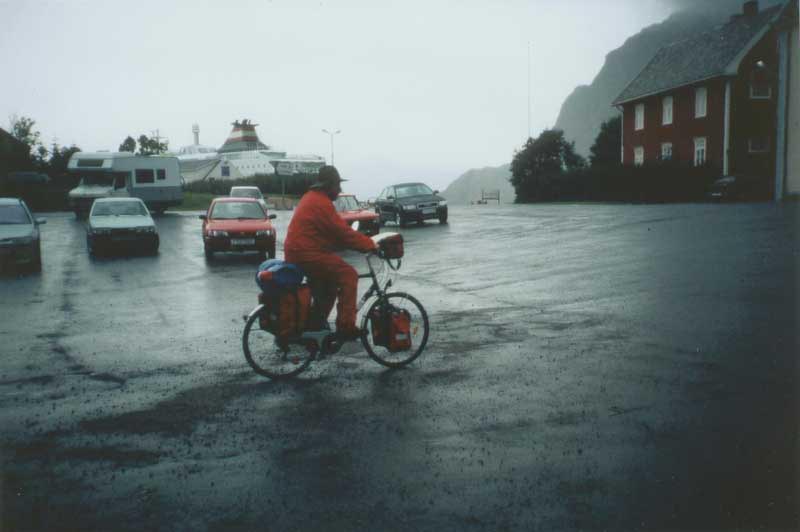 Die Lofoten empfangen uns mit strmendem Regen