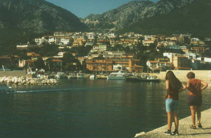 Am Hafen von Cala Gonone - im Frhjahr ist hier nicht viel los