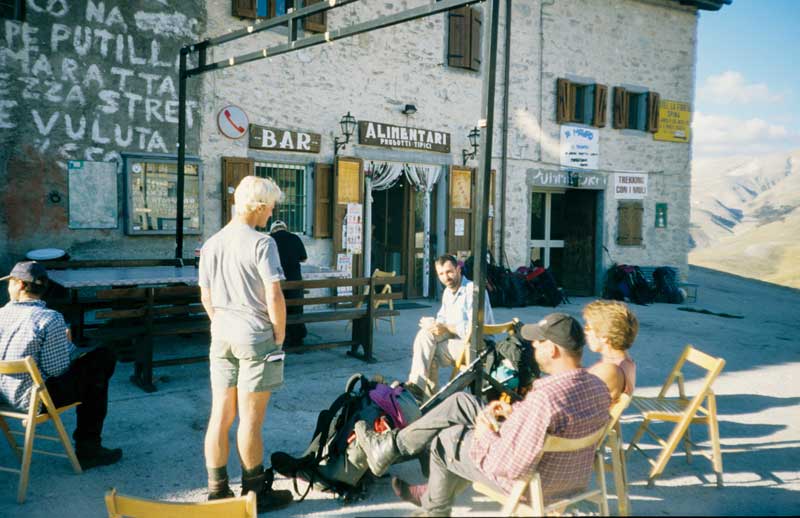 Die Bar in Castelluccio - ein dankbar angenommerer Ort nach dieser langen Wanderstrecke