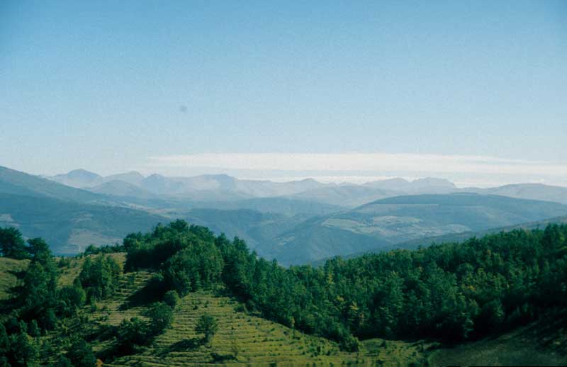 Ein letzter, unverhoffter Rckblick auf die Trekking-Route der letzten Tage: bis hin zum Steilabbruch am Monte Vettore